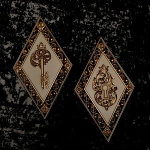 Vintage pair of vintage kitschy wall hangings.  Skeleton key and keyhole